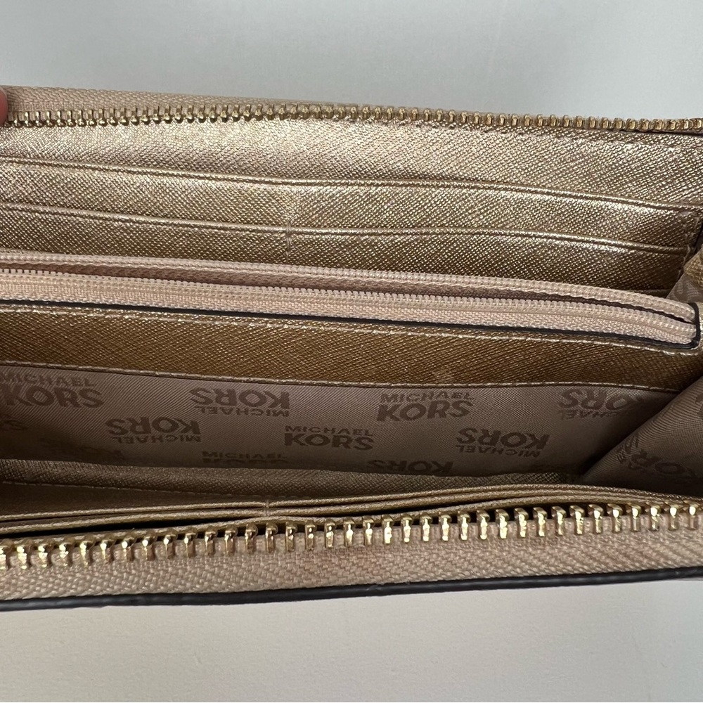 Michael Kors Wallet - Picture 10 of 17